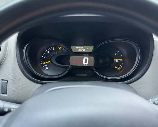 Серый Рено Трафик, объемом двигателя 1.6 л и пробегом 265 тыс. км за 15800 $, фото 8 на Automoto.ua