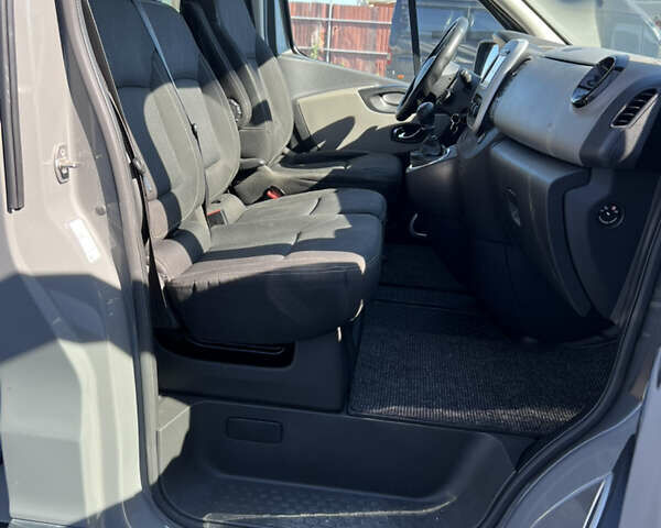 Серый Рено Трафик, объемом двигателя 1.6 л и пробегом 318 тыс. км за 16500 $, фото 10 на Automoto.ua