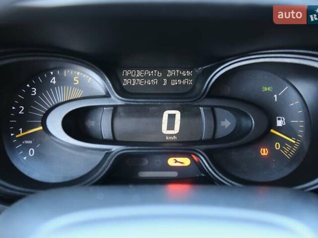 Рено Трафик 2015 в Харькове на Automoto.ua Серый Рено Трафик, объемом двигателя 1.6 л и пробегом 259 тыс. км за 13600 $, фото 14 на Automoto.ua