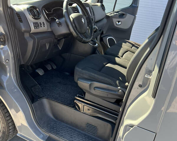 Серый Рено Трафик, объемом двигателя 1.6 л и пробегом 318 тыс. км за 16500 $, фото 13 на Automoto.ua