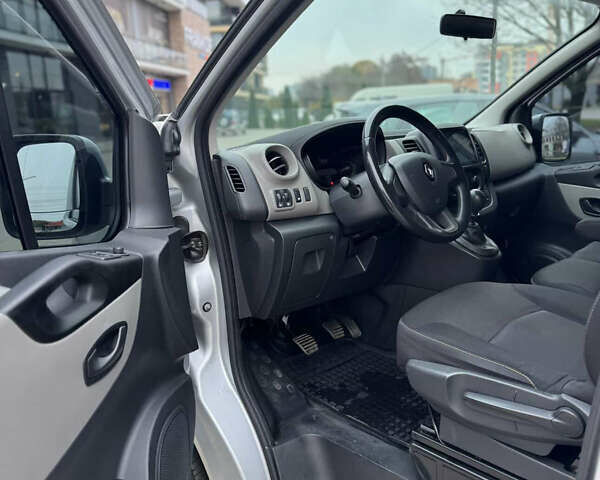 Серый Рено Трафик, объемом двигателя 1.6 л и пробегом 265 тыс. км за 15800 $, фото 10 на Automoto.ua