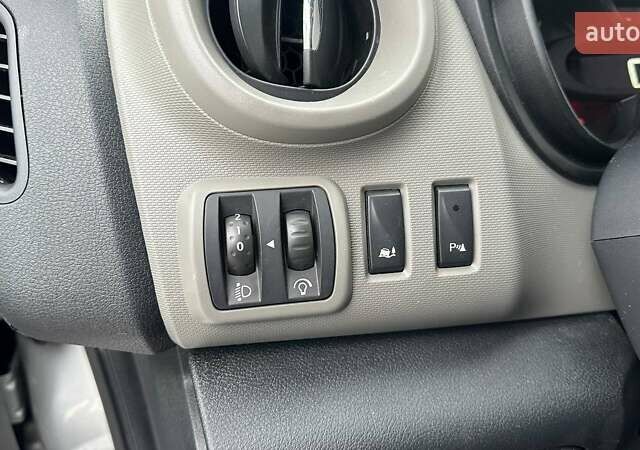 Серый Рено Трафик, объемом двигателя 1.6 л и пробегом 245 тыс. км за 15800 $, фото 10 на Automoto.ua