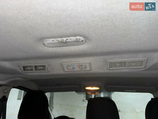 Серый Рено Трафик, объемом двигателя 1.6 л и пробегом 217 тыс. км за 17400 $, фото 4 на Automoto.ua