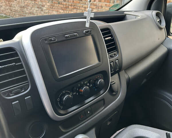 Сірий Рено Трафік, об'ємом двигуна 1.6 л та пробігом 340 тис. км за 13700 $, фото 6 на Automoto.ua