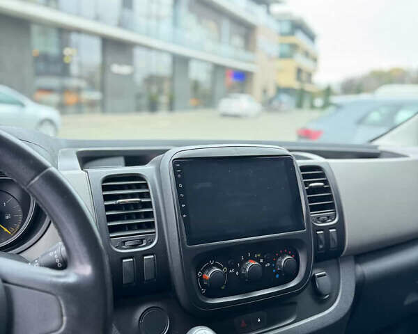 Серый Рено Трафик, объемом двигателя 1.6 л и пробегом 265 тыс. км за 15800 $, фото 9 на Automoto.ua