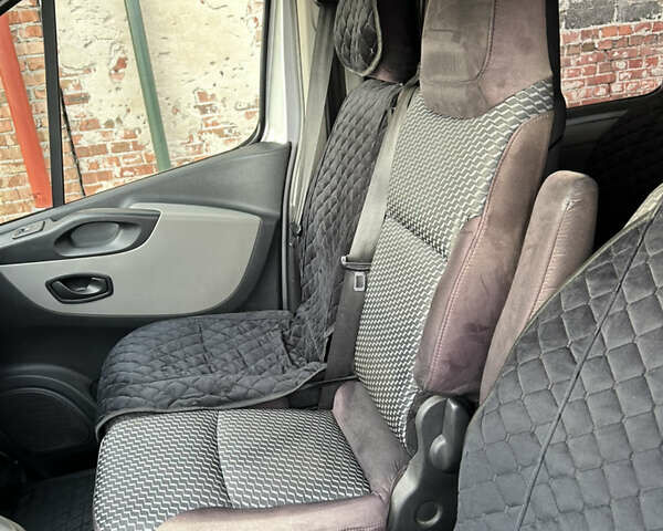 Сірий Рено Трафік, об'ємом двигуна 1.6 л та пробігом 340 тис. км за 13700 $, фото 46 на Automoto.ua