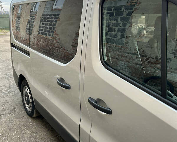 Сірий Рено Трафік, об'ємом двигуна 1.6 л та пробігом 340 тис. км за 13700 $, фото 45 на Automoto.ua