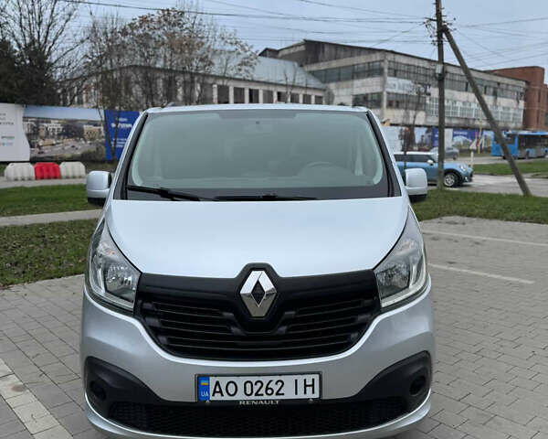 Серый Рено Трафик, объемом двигателя 1.6 л и пробегом 265 тыс. км за 15800 $, фото 1 на Automoto.ua