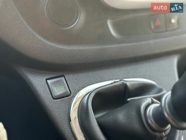 Серый Рено Трафик, объемом двигателя 1.6 л и пробегом 330 тыс. км за 13950 $, фото 23 на Automoto.ua