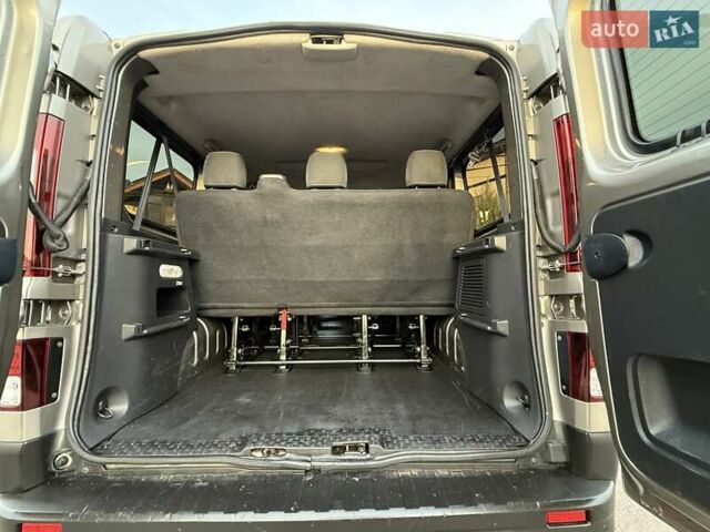 Сірий Рено Трафік, об'ємом двигуна 1.6 л та пробігом 254 тис. км за 14700 $, фото 77 на Automoto.ua