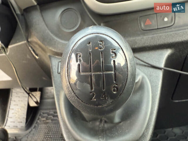 Серый Рено Трафик, объемом двигателя 1.6 л и пробегом 297 тыс. км за 13800 $, фото 22 на Automoto.ua