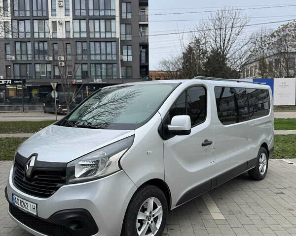 Серый Рено Трафик, объемом двигателя 1.6 л и пробегом 265 тыс. км за 15800 $, фото 2 на Automoto.ua