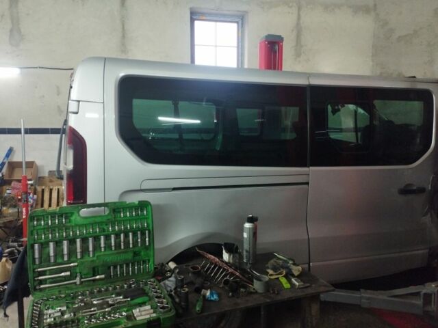 Серый Рено Трафик, объемом двигателя 1 л и пробегом 200 тыс. км за 2500 $, фото 4 на Automoto.ua