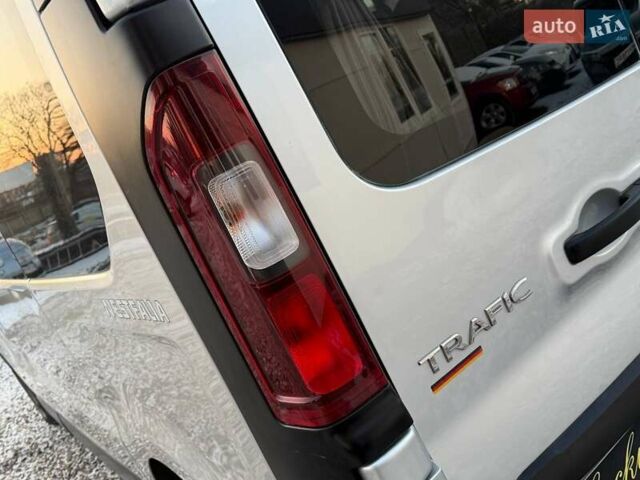 Сірий Рено Трафік, об'ємом двигуна 1.6 л та пробігом 242 тис. км за 14800 $, фото 10 на Automoto.ua