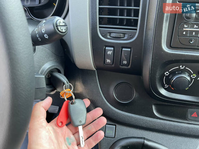 Серый Рено Трафик, объемом двигателя 1.6 л и пробегом 231 тыс. км за 16222 $, фото 13 на Automoto.ua