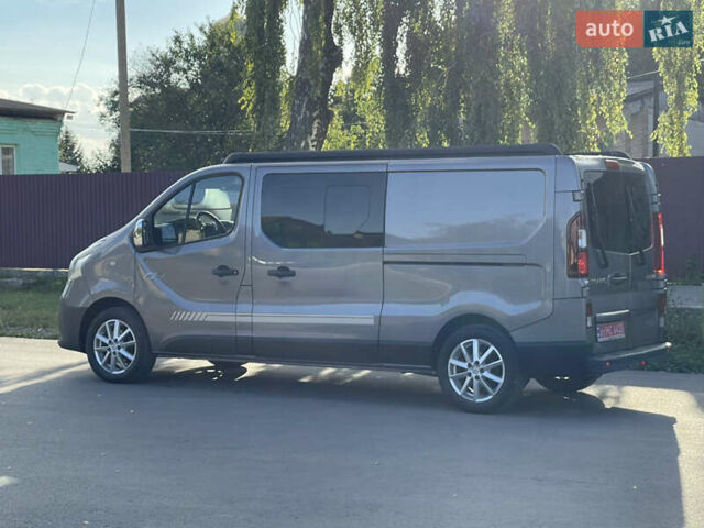 Серый Рено Трафик, объемом двигателя 1.6 л и пробегом 204 тыс. км за 15999 $, фото 4 на Automoto.ua