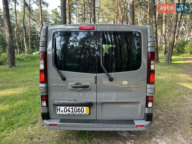 Серый Рено Трафик, объемом двигателя 1.6 л и пробегом 210 тыс. км за 14950 $, фото 18 на Automoto.ua
