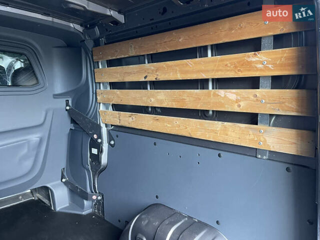 Серый Рено Трафик, объемом двигателя 1.6 л и пробегом 204 тыс. км за 15999 $, фото 38 на Automoto.ua