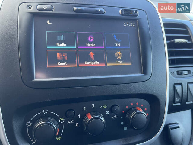 Серый Рено Трафик, объемом двигателя 1.6 л и пробегом 204 тыс. км за 15999 $, фото 47 на Automoto.ua