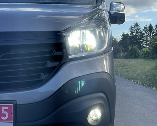 Серый Рено Трафик, объемом двигателя 1.6 л и пробегом 204 тыс. км за 15999 $, фото 18 на Automoto.ua