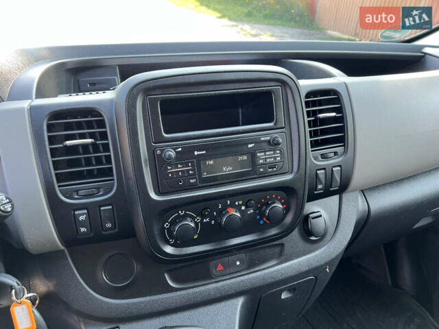 Серый Рено Трафик, объемом двигателя 1.6 л и пробегом 231 тыс. км за 16222 $, фото 12 на Automoto.ua