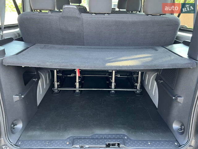 Серый Рено Трафик, объемом двигателя 1.6 л и пробегом 231 тыс. км за 16222 $, фото 21 на Automoto.ua