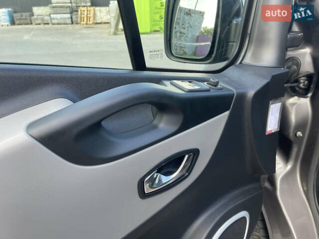 Серый Рено Трафик, объемом двигателя 1.6 л и пробегом 204 тыс. км за 15999 $, фото 24 на Automoto.ua
