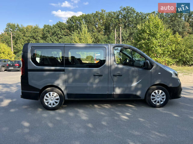 Серый Рено Трафик, объемом двигателя 1.6 л и пробегом 231 тыс. км за 16222 $, фото 3 на Automoto.ua