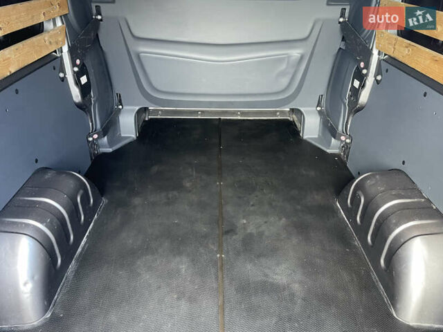 Серый Рено Трафик, объемом двигателя 1.6 л и пробегом 204 тыс. км за 15999 $, фото 36 на Automoto.ua