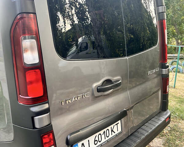 Сірий Рено Трафік, об'ємом двигуна 1.6 л та пробігом 204 тис. км за 16700 $, фото 3 на Automoto.ua
