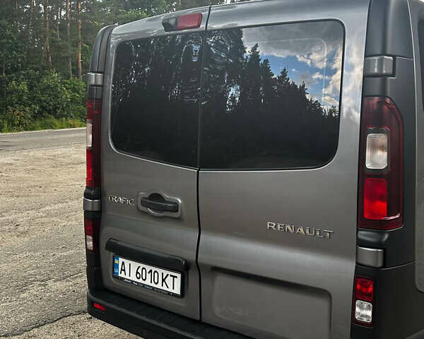 Сірий Рено Трафік, об'ємом двигуна 1.6 л та пробігом 204 тис. км за 16700 $, фото 1 на Automoto.ua