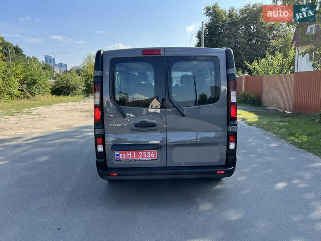 Серый Рено Трафик, объемом двигателя 1.6 л и пробегом 231 тыс. км за 16222 $, фото 4 на Automoto.ua