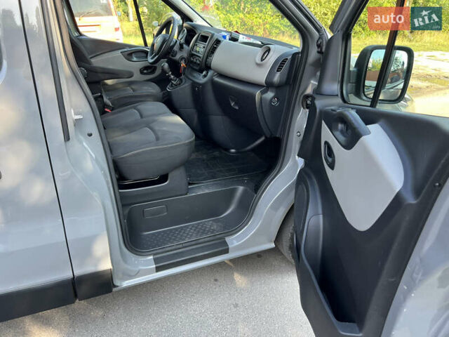 Серый Рено Трафик, объемом двигателя 1.6 л и пробегом 231 тыс. км за 16222 $, фото 14 на Automoto.ua