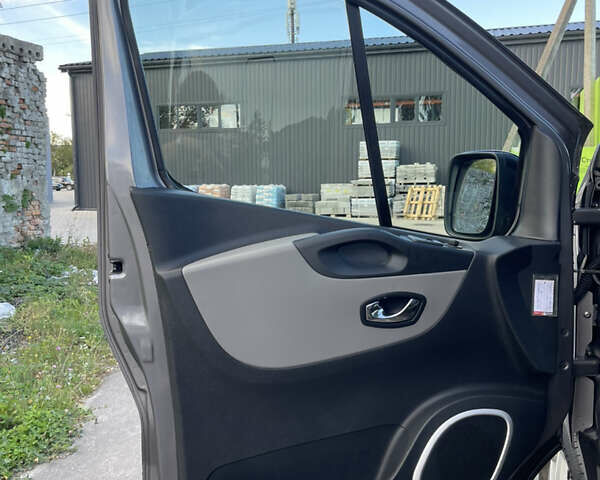 Серый Рено Трафик, объемом двигателя 1.6 л и пробегом 204 тыс. км за 15999 $, фото 23 на Automoto.ua