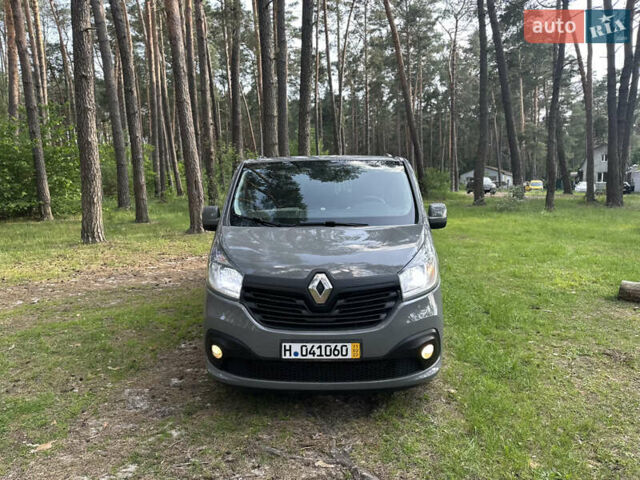 Серый Рено Трафик, объемом двигателя 1.6 л и пробегом 210 тыс. км за 14950 $, фото 1 на Automoto.ua