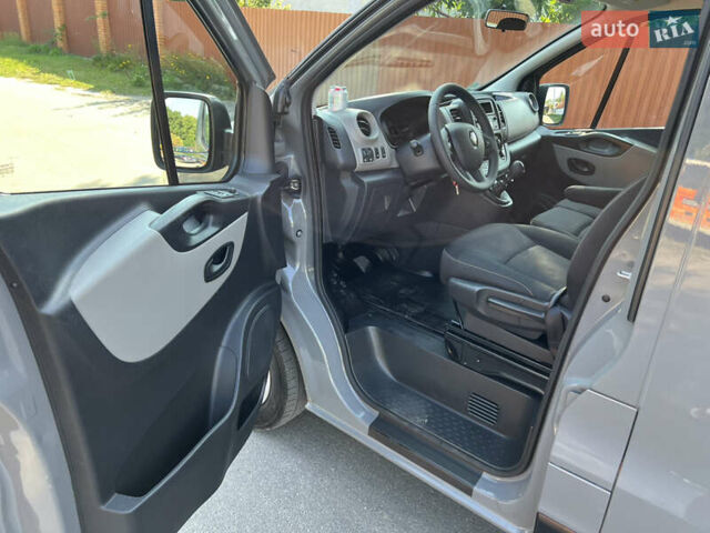 Серый Рено Трафик, объемом двигателя 1.6 л и пробегом 231 тыс. км за 16222 $, фото 8 на Automoto.ua