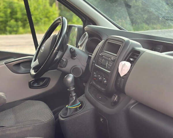 Сірий Рено Трафік, об'ємом двигуна 1.6 л та пробігом 204 тис. км за 16700 $, фото 4 на Automoto.ua