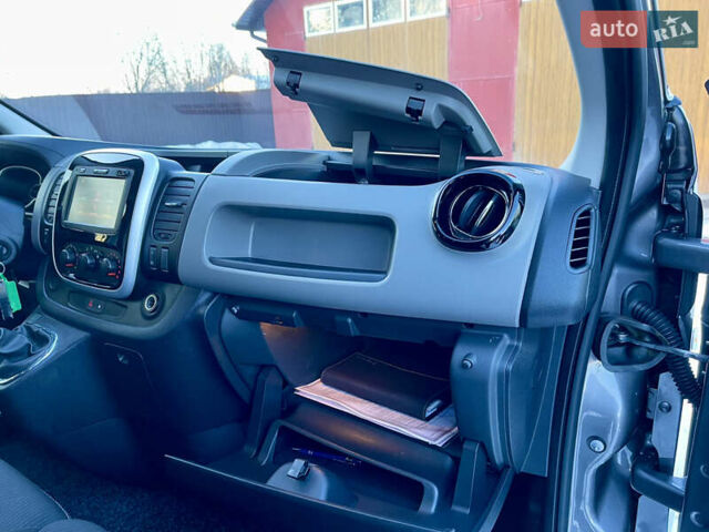 Серый Рено Трафик, объемом двигателя 1.6 л и пробегом 205 тыс. км за 16500 $, фото 45 на Automoto.ua