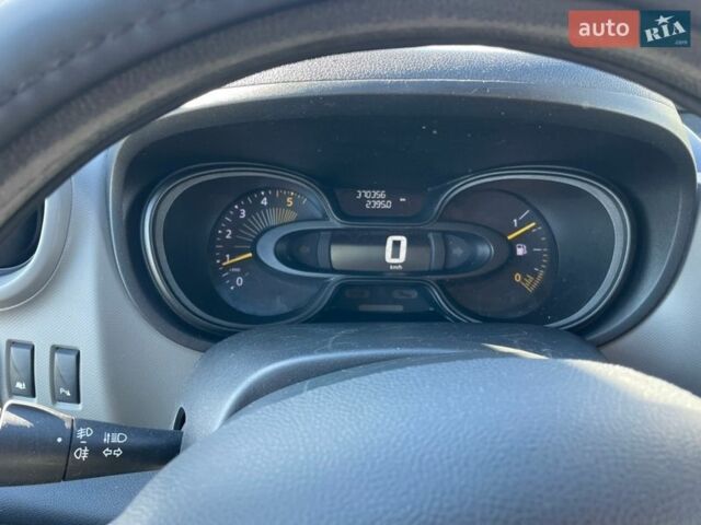 Серый Рено Трафик, объемом двигателя 1.6 л и пробегом 370 тыс. км за 14200 $, фото 5 на Automoto.ua