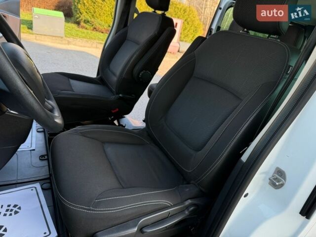 Серый Рено Трафик, объемом двигателя 1.6 л и пробегом 212 тыс. км за 16750 $, фото 47 на Automoto.ua