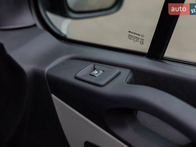 Серый Рено Трафик, объемом двигателя 1.6 л и пробегом 237 тыс. км за 16800 $, фото 43 на Automoto.ua