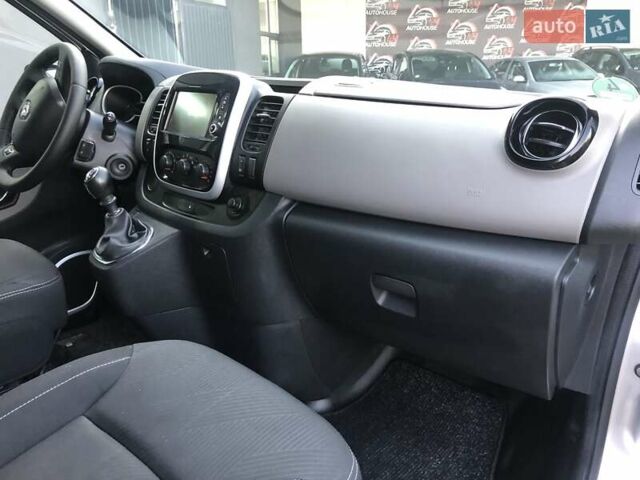 Серый Рено Трафик, объемом двигателя 1.6 л и пробегом 192 тыс. км за 15950 $, фото 10 на Automoto.ua