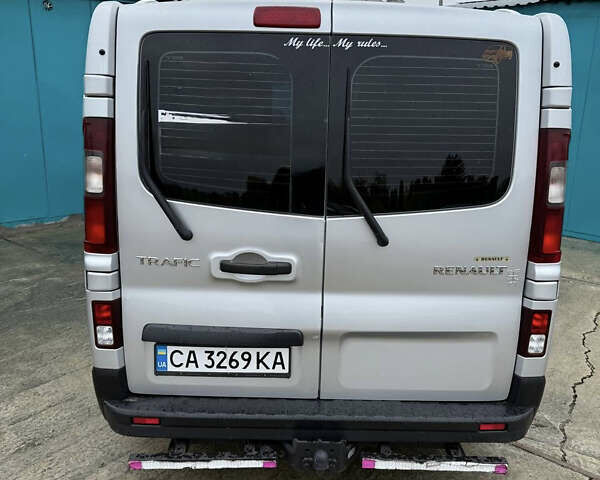 Серый Рено Трафик, объемом двигателя 1.6 л и пробегом 260 тыс. км за 18900 $, фото 3 на Automoto.ua