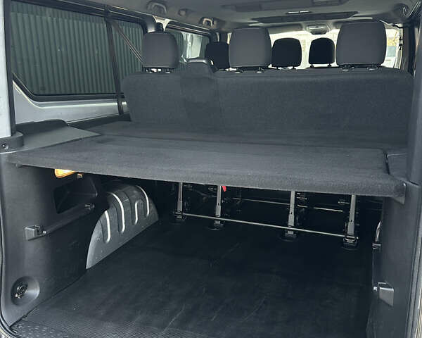 Сірий Рено Трафік, об'ємом двигуна 1.6 л та пробігом 248 тис. км за 17000 $, фото 16 на Automoto.ua