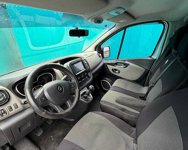 Серый Рено Трафик, объемом двигателя 1.6 л и пробегом 260 тыс. км за 18900 $, фото 7 на Automoto.ua