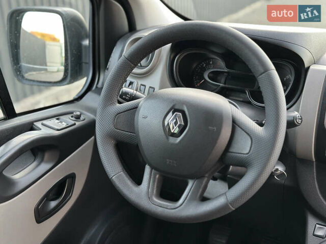 Серый Рено Трафик, объемом двигателя 1.6 л и пробегом 248 тыс. км за 20000 $, фото 25 на Automoto.ua