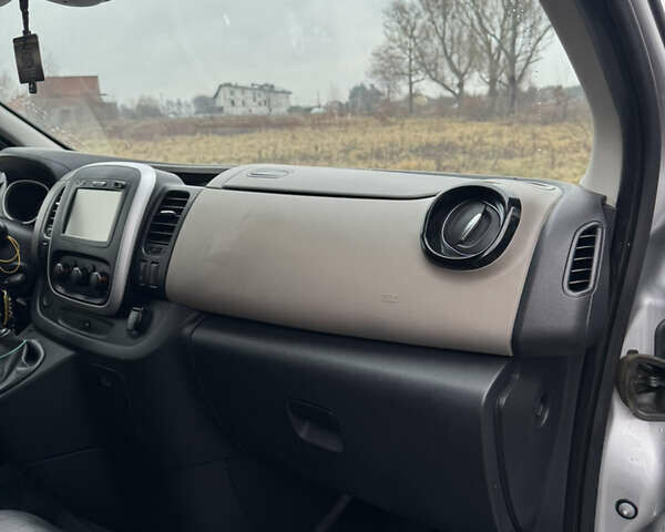 Серый Рено Трафик, объемом двигателя 1.6 л и пробегом 194 тыс. км за 17500 $, фото 12 на Automoto.ua