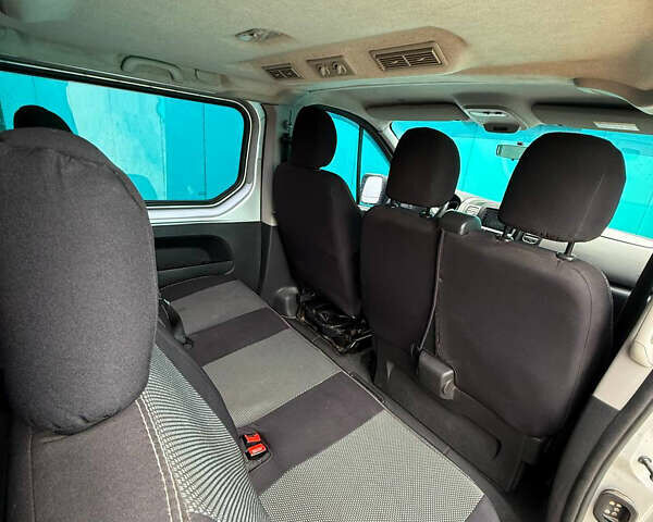 Серый Рено Трафик, объемом двигателя 1.6 л и пробегом 260 тыс. км за 18900 $, фото 12 на Automoto.ua