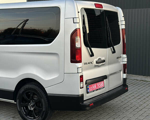 Сірий Рено Трафік, об'ємом двигуна 1.6 л та пробігом 248 тис. км за 17000 $, фото 3 на Automoto.ua