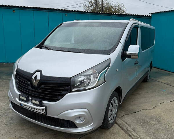 Серый Рено Трафик, объемом двигателя 1.6 л и пробегом 260 тыс. км за 18900 $, фото 1 на Automoto.ua